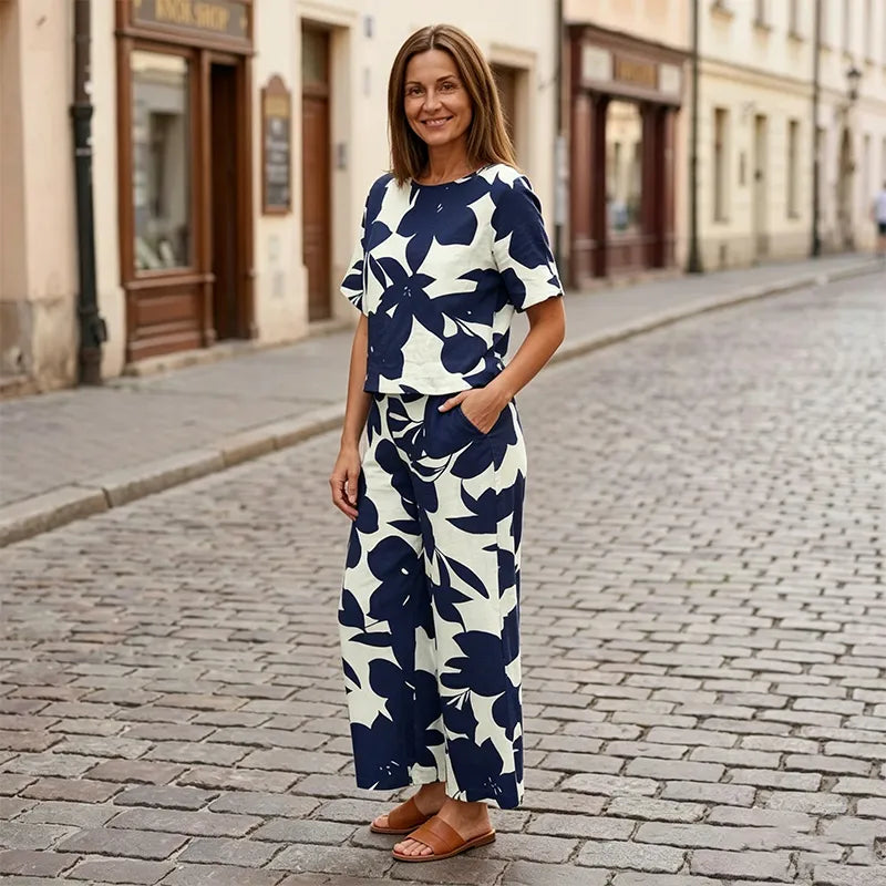 🌸 Dámský letní set – tričko s krátkým rukávem + široké kalhoty, moderní květinový motiv 🌿 Pohodlné, stylové a ideální na léto! ✨