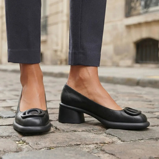 Női vintage cipő vaskos sarokkal és ovális csattal – Elegáns, 2026-os dizájn, kényelmes platformtalp, retro bebújós fazon 👠🤎🖤