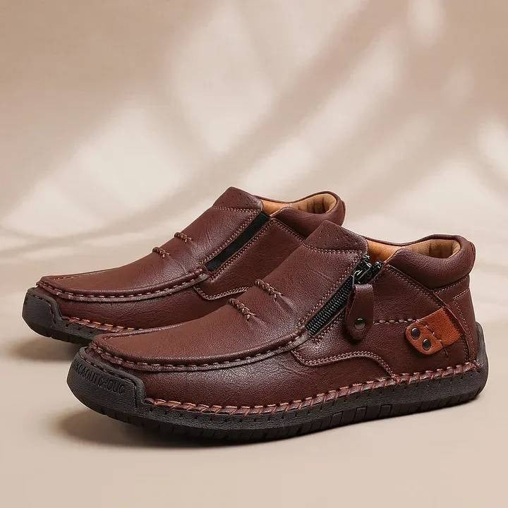 🔥【Especiales de otoño】👞Botas de conducción antideslizantes hechas a mano de cuero premium para hombre: punta ancha, soporte de arco