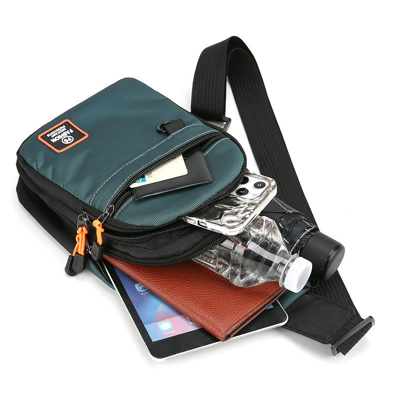☔️ Déšť? Žádný problém! ✨ Voděodolná crossbody kabelka s několika kapsami. 🎒