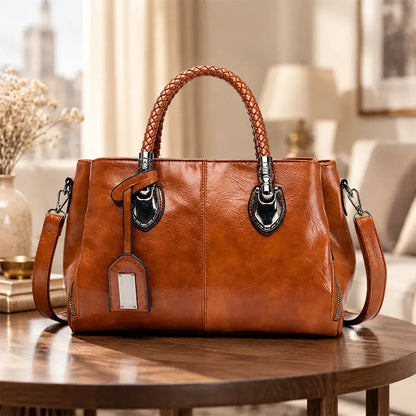 🔥 **Zadnji dan – 50 % popusta!** 👜 Ženska torbica iz pravega usnja – prijetna na dotik, elegantna in prefinjena. Nosite jo lahko v roki ali čez ramo!