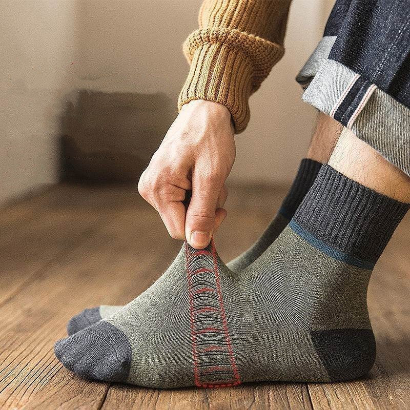 😍🧦 【10 par 】 Ciepłe wełniane skarpetki antybakteryjne i dezodorujące na jesień i zimę-3793809
