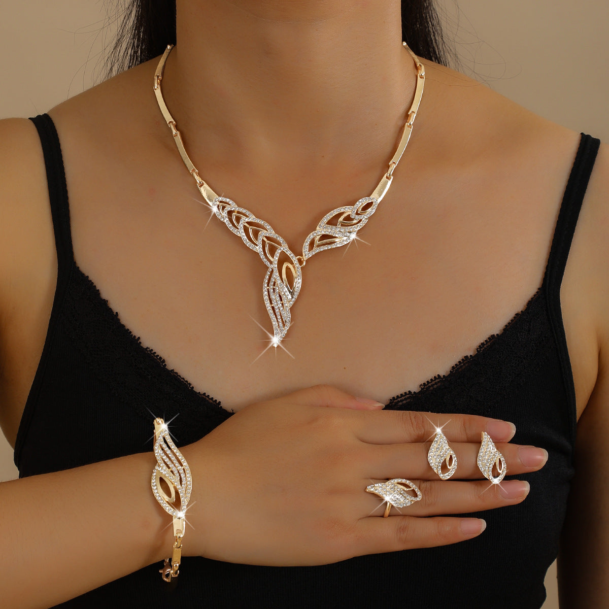 ✨🔥【Prsten + Náramek + Náušnice + Náhrdelník】✨💖Sada šperků v bohémském stylu, kreativní a jedinečná, minimalistická.