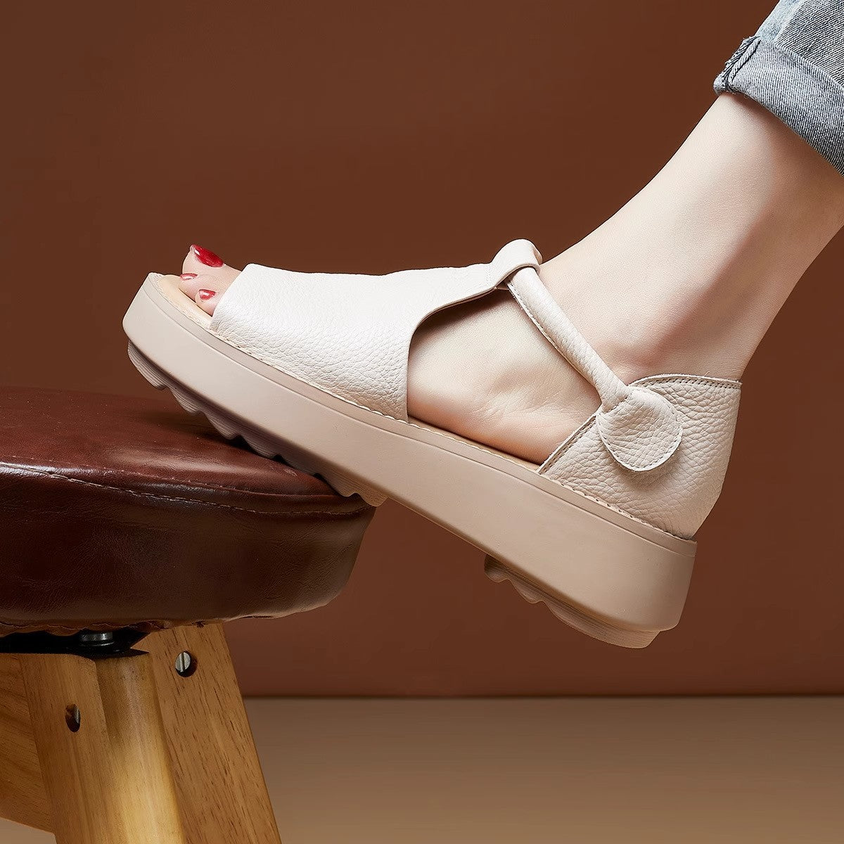 👡【35-40】Sandały rzymskie z pyskiem ryby wykonane z prawdziwej skóry, z grubą podeszwą, w stylu retro, nowość na lato