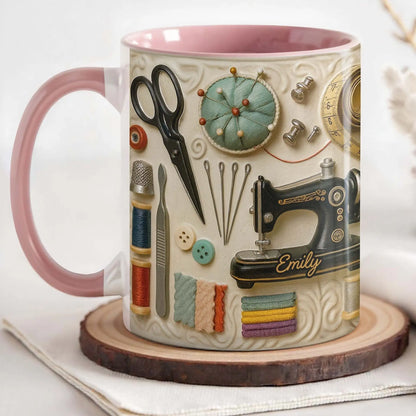 🧵☕ Hrnek s motivem šití – perfektní dárek pro kreativní duše, které rády šijí