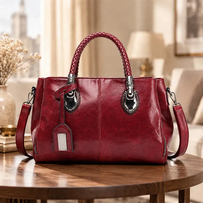 🔥 **Zadnji dan – 50 % popusta!** 👜 Ženska torbica iz pravega usnja – prijetna na dotik, elegantna in prefinjena. Nosite jo lahko v roki ali čez ramo!
